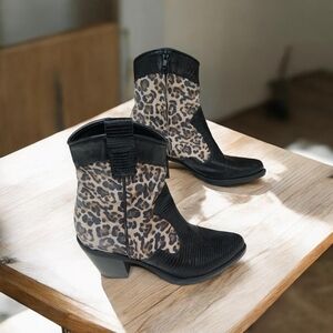 Chic Leopard Print Ankle Boots
